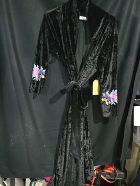Women's Black Velvet Embroidered Floral Robe - Elegant Tie-Waist Kimono